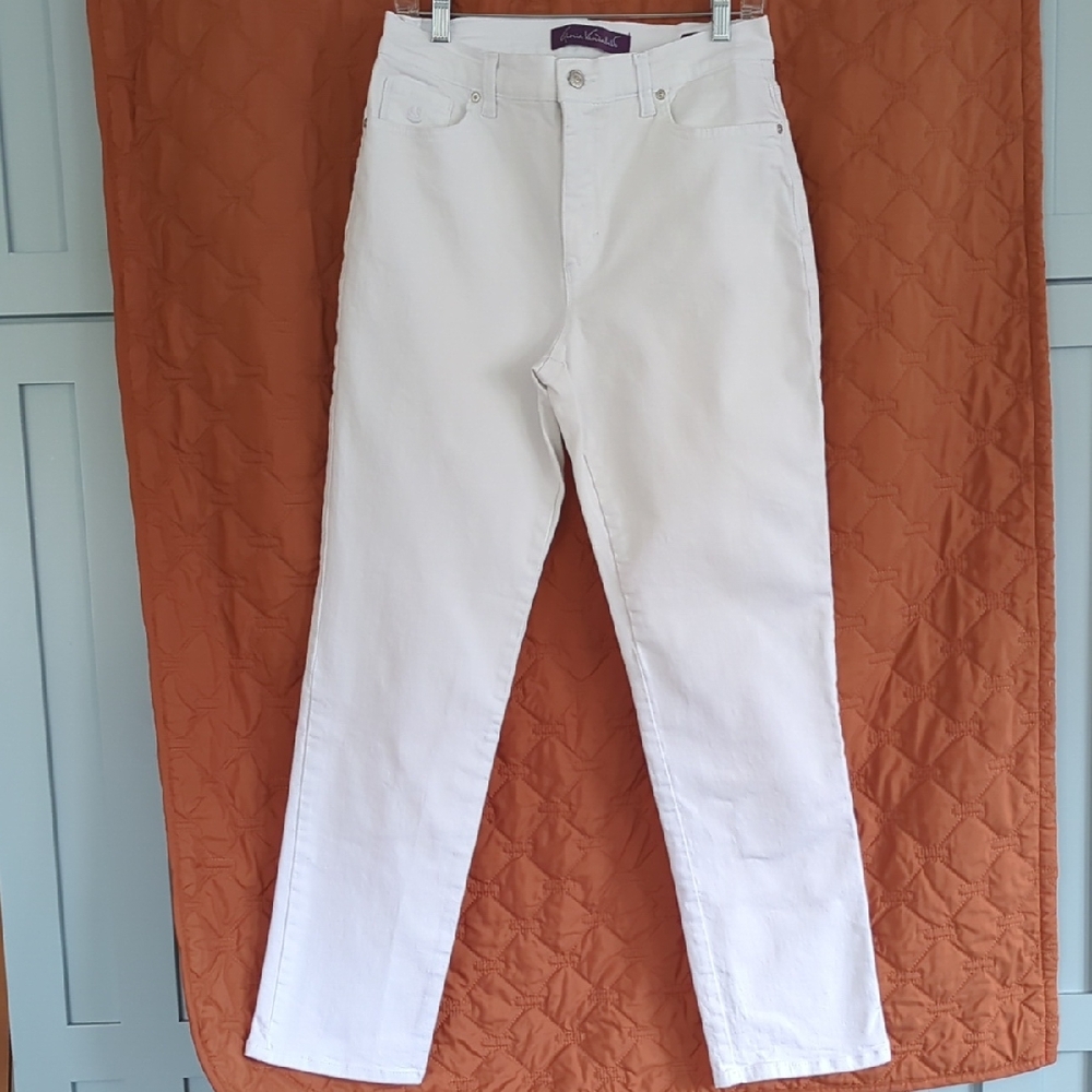 Gloria Vanderbilt White Straight Leg Jeans